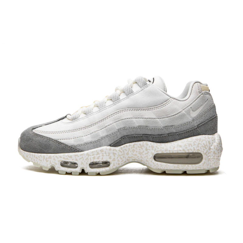 حذاء Air Max 95 QS "خفيف الوزن يتوهج في الظلام"