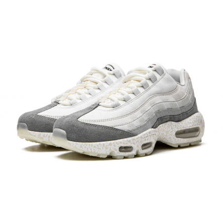 حذاء Air Max 95 QS "خفيف الوزن يتوهج في الظلام"