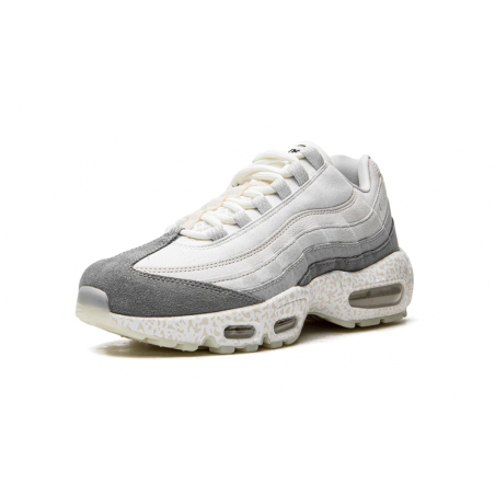 حذاء Air Max 95 QS "خفيف الوزن يتوهج في الظلام"