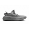 حذاء Yeezy Boost 350 V2 باللون الرمادي الفولاذي