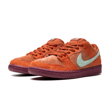 حذاء SB Dunk Low Pro Prm "Mystic Red"