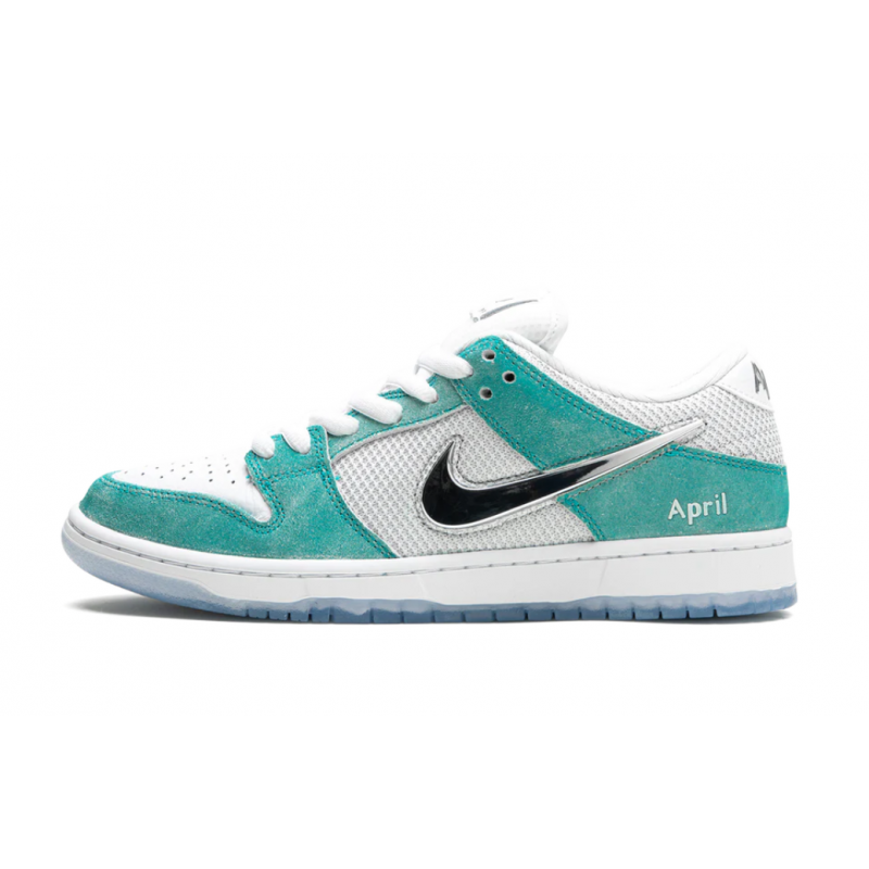 SB Dunk Low Pro QS "ألواح التزلج أبريل"