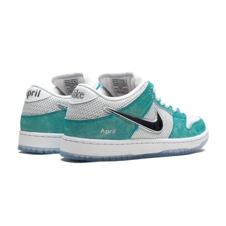 SB Dunk Low Pro QS "ألواح التزلج أبريل"