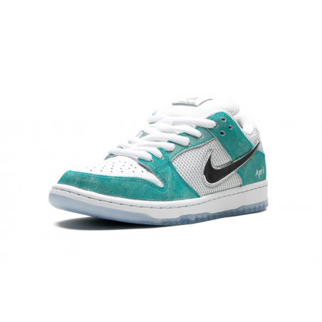 SB Dunk Low Pro QS "ألواح التزلج أبريل"