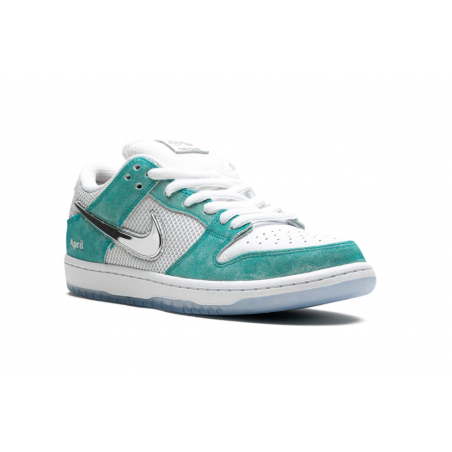 SB Dunk Low Pro QS "ألواح التزلج أبريل"